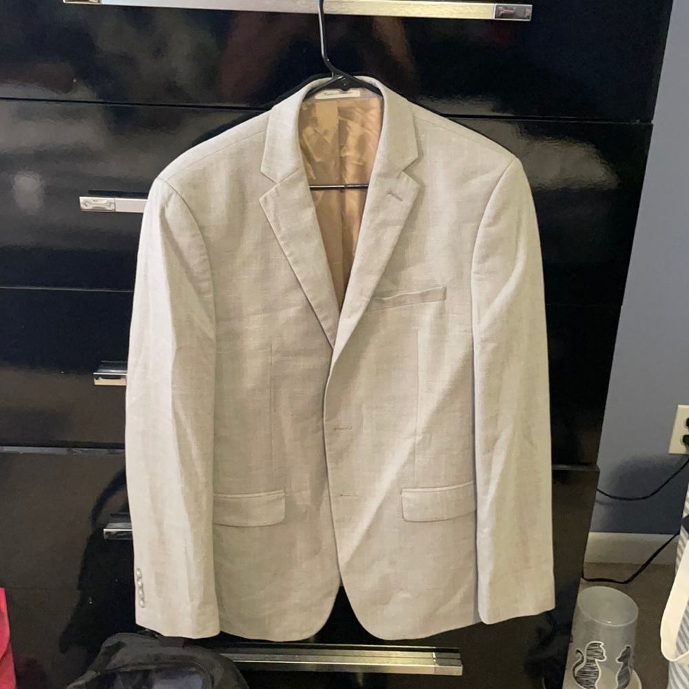 Light gray sport coat, LIKE NEW CONDITION